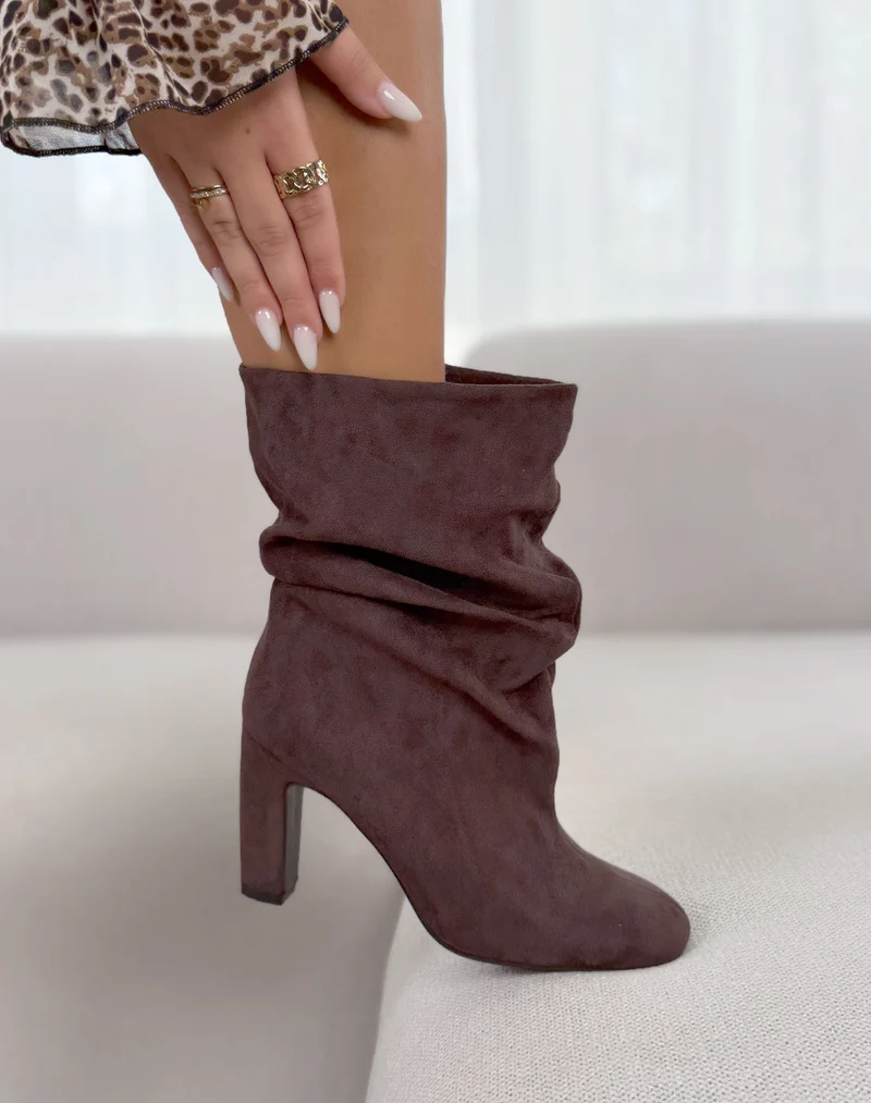 Bottines femme marron élégantes en suédine à talon épais et effet plissé