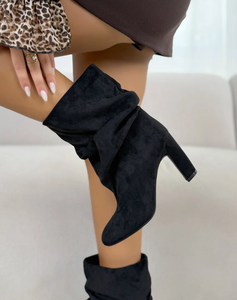 Bottines femme noires élégantes en suédine à talon et effet plissé