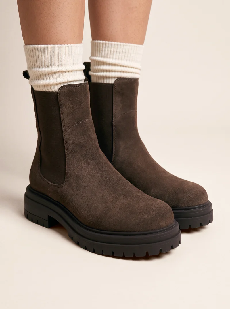 Bottines Chelsea crantées daim marron