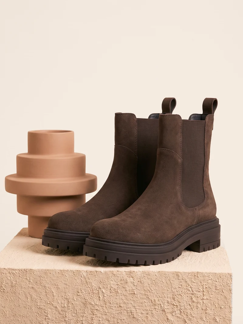 Bottines Chelsea crantées daim marron