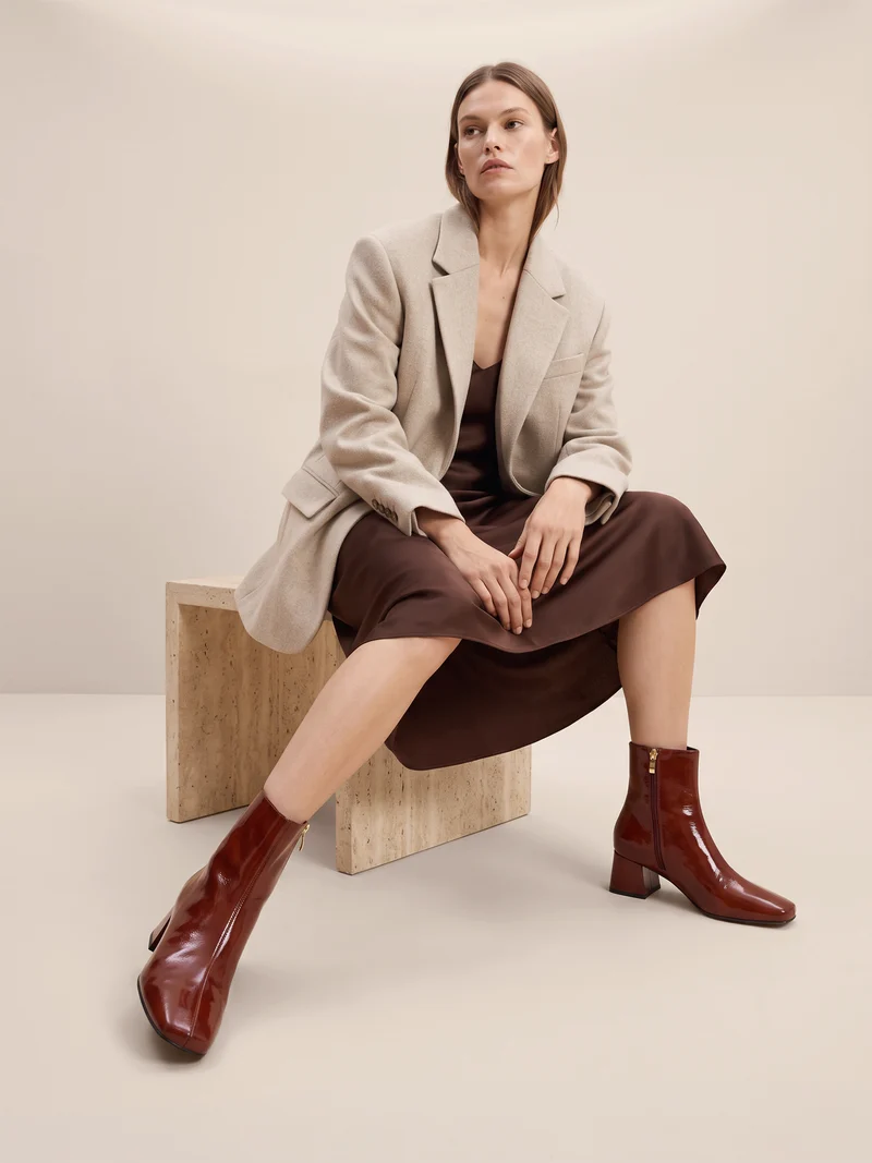 Bottines moyen talon carré vernis brique
