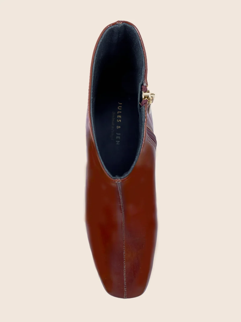 Bottines moyen talon carré vernis brique