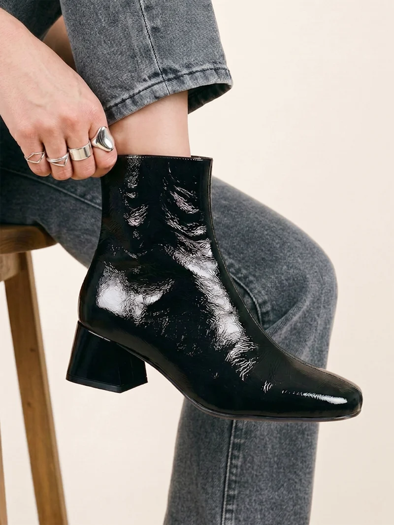 Bottines moyen talon carré cuir vernis noir
