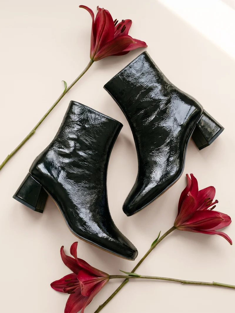 Bottines moyen talon carré cuir vernis noir