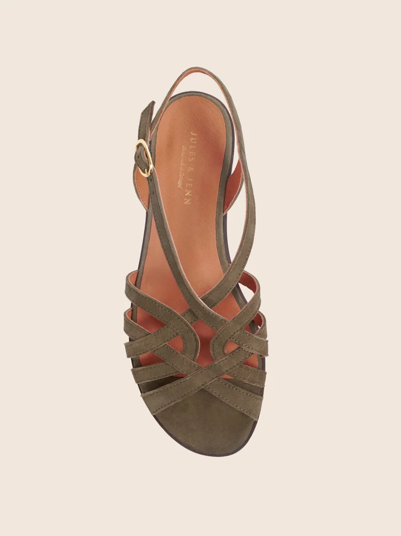 Sandales plates brides cuir daim kaki