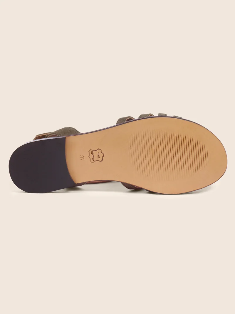 Sandales plates brides cuir daim kaki