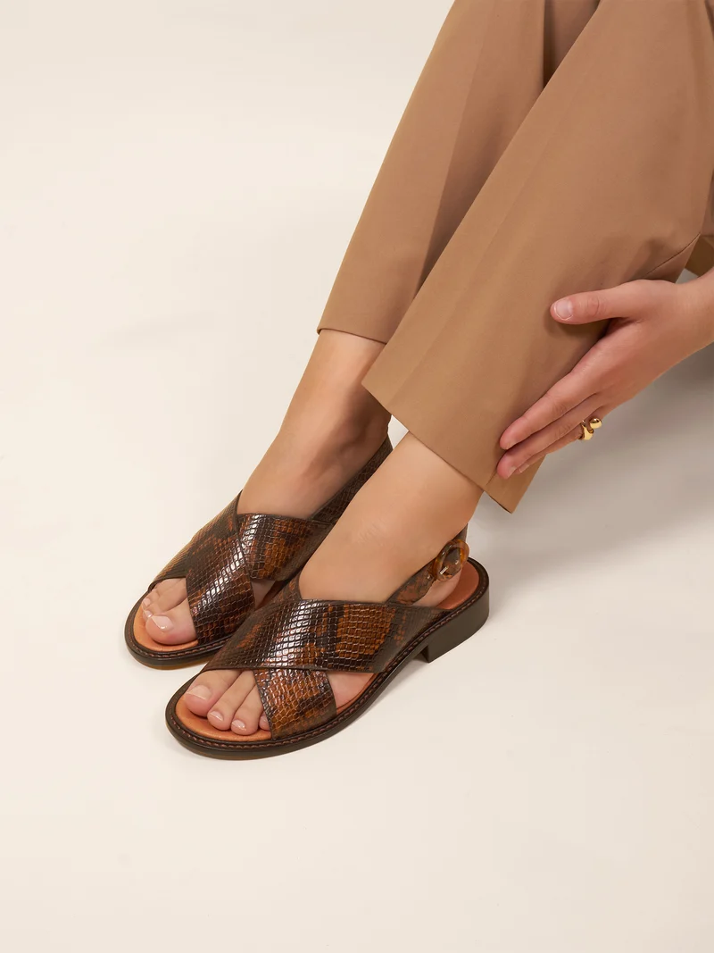 Sandales plates écaille python marron