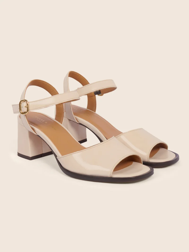 Sandales talon bloc cuir vernis crème