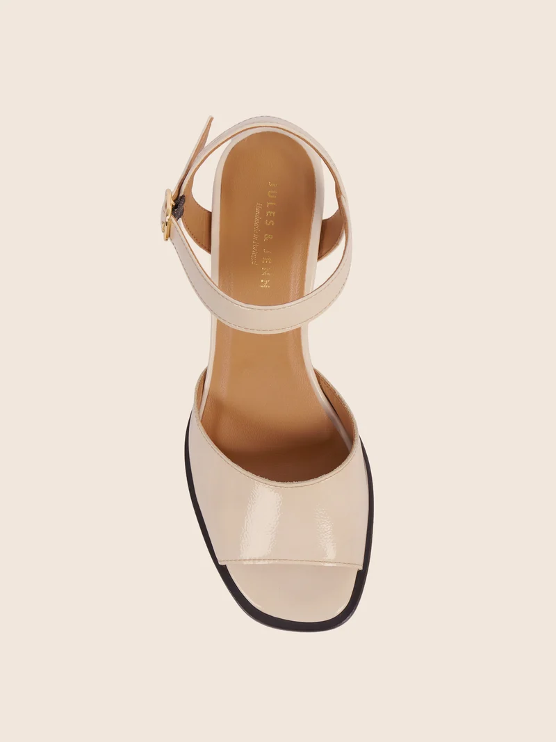 Sandales talon bloc cuir vernis crème