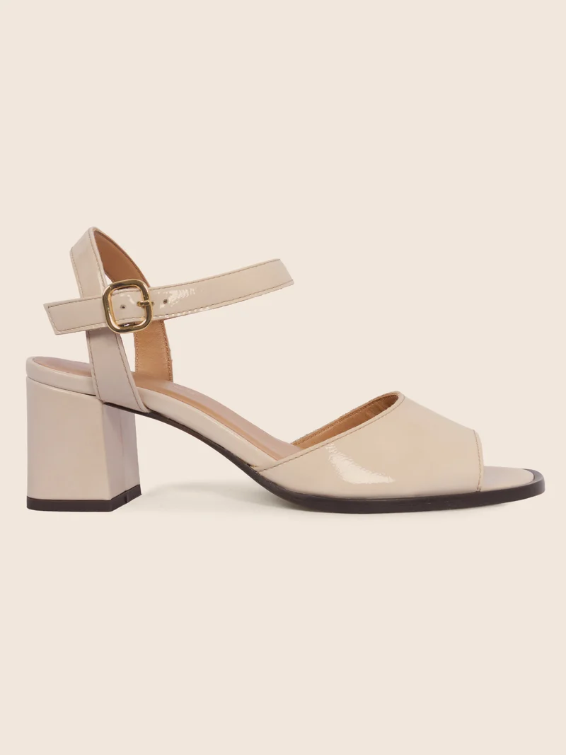 Sandales talon bloc cuir vernis crème