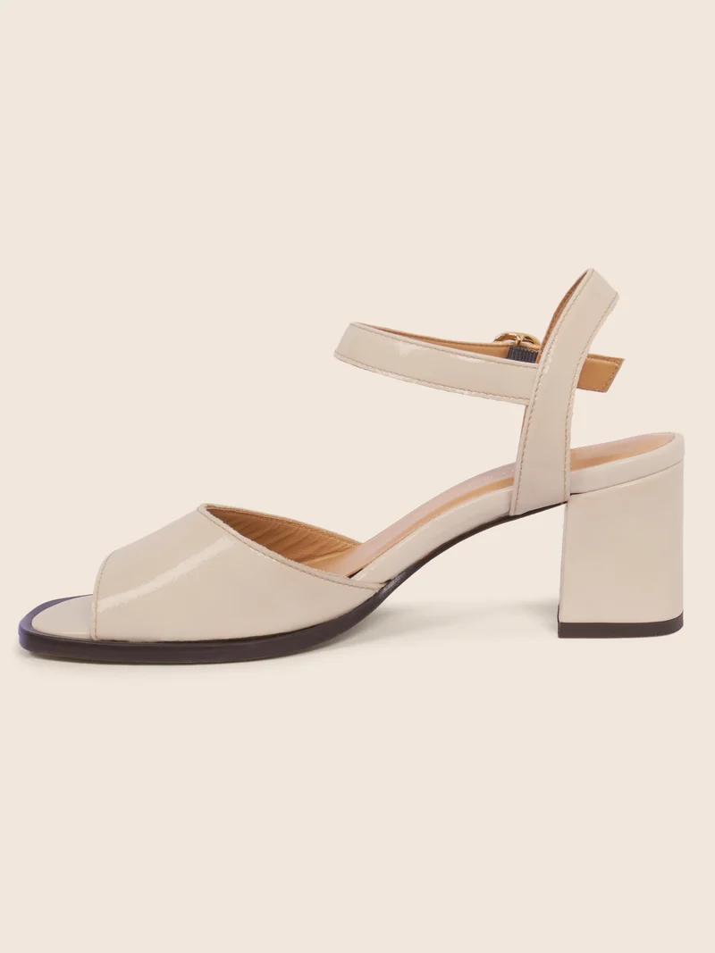 Sandales talon bloc cuir vernis crème