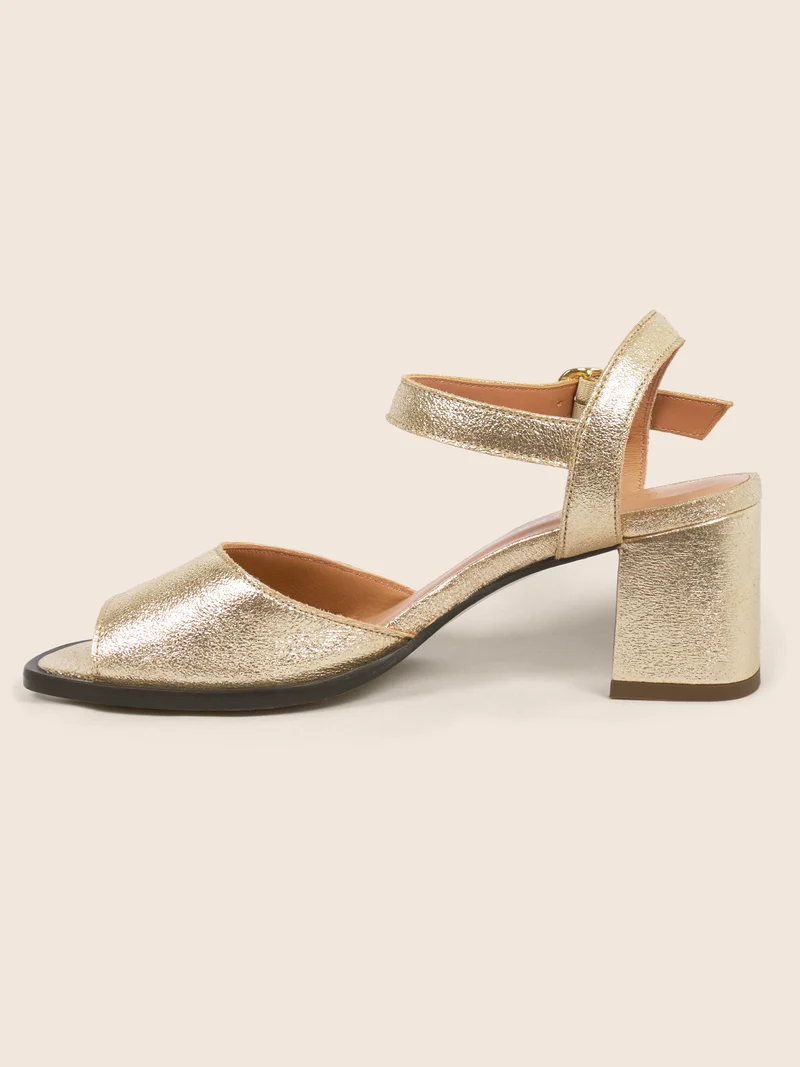 Sandales talon bloc cuir métallisé doré