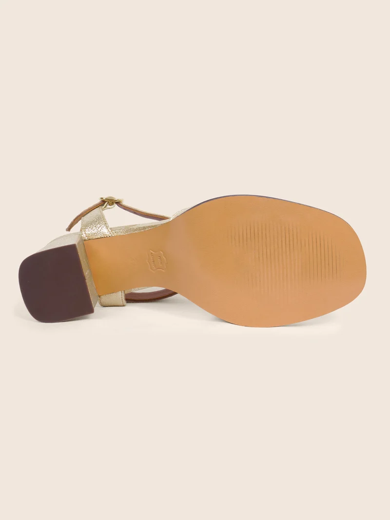 Sandales talon bloc cuir métallisé doré
