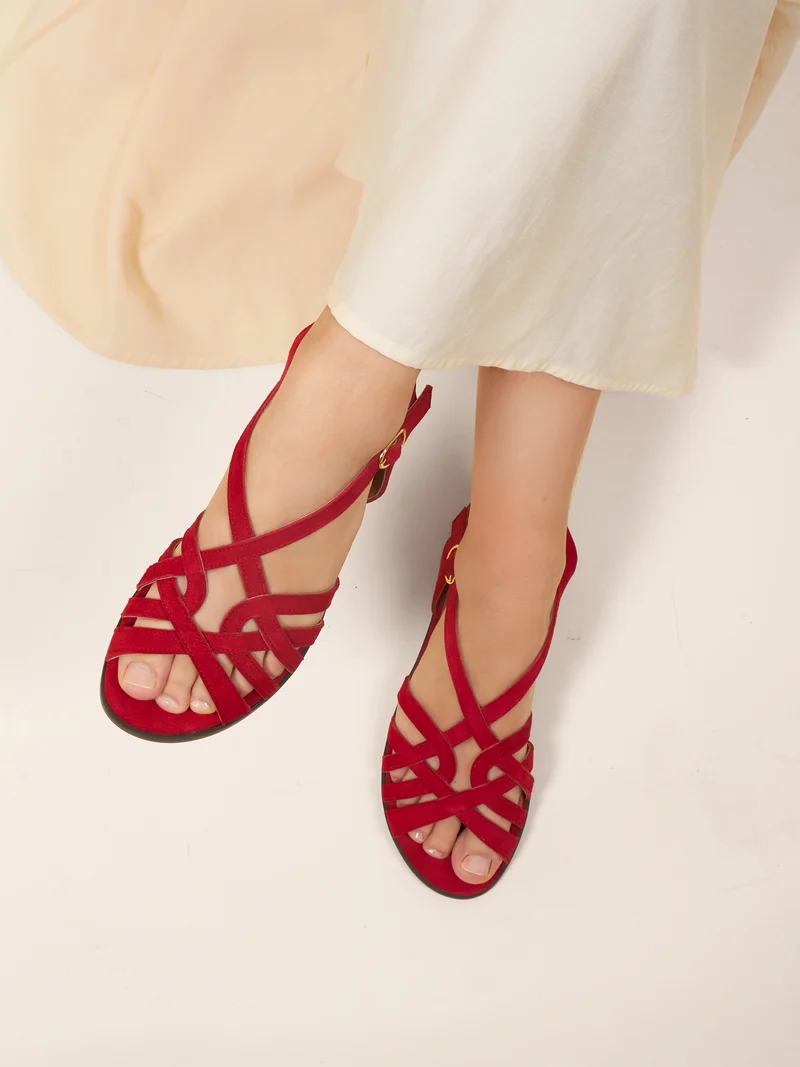 Sandales plates brides cuir daim rouge