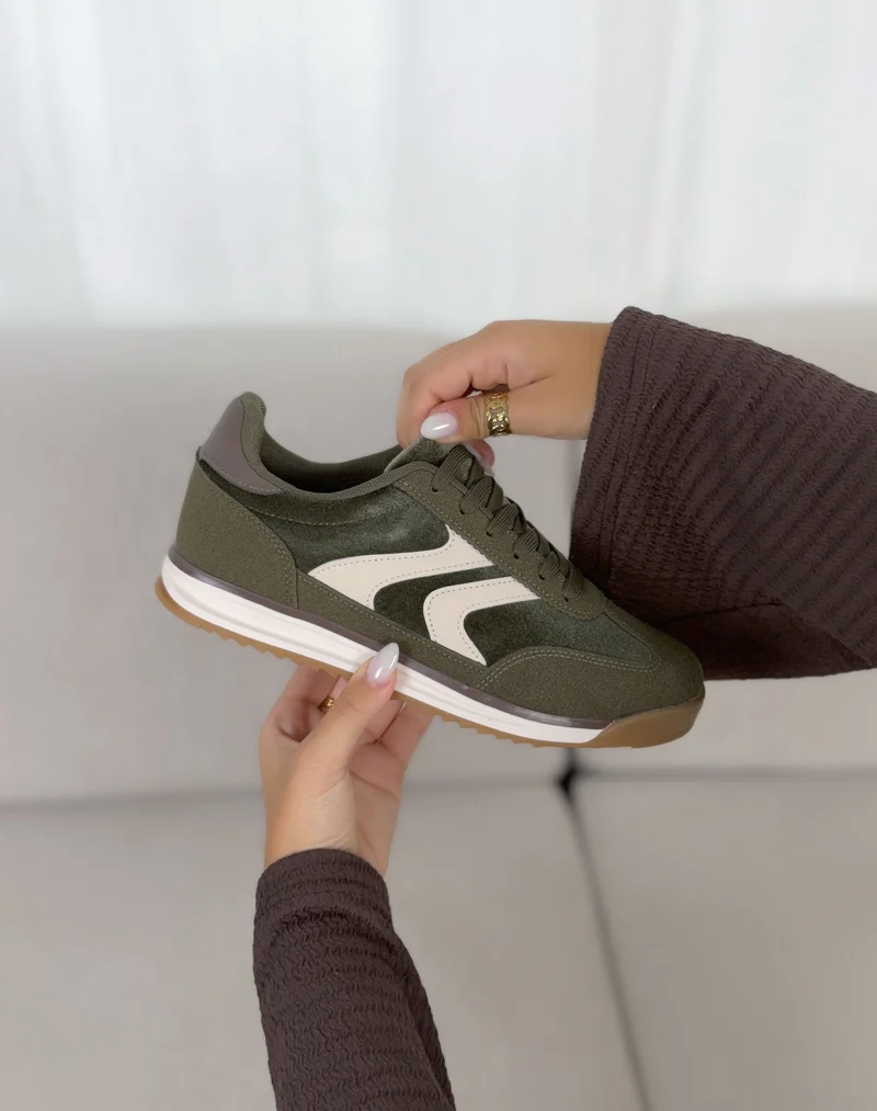 Basket femme kaki tendance avec détails blancs et semelle gomme