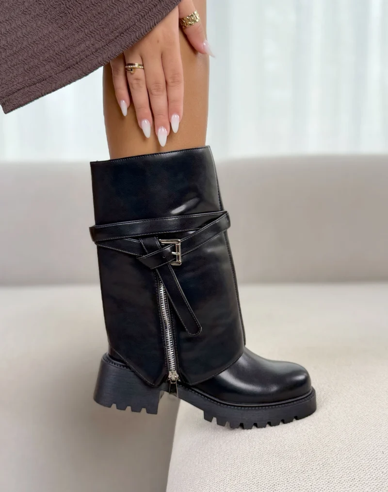 BottInes femme noires tendance à semelle crantée et boucle argentée