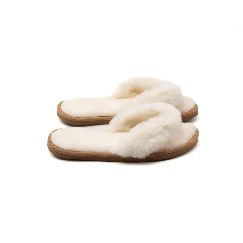 Tongs blanches en peau de mouton