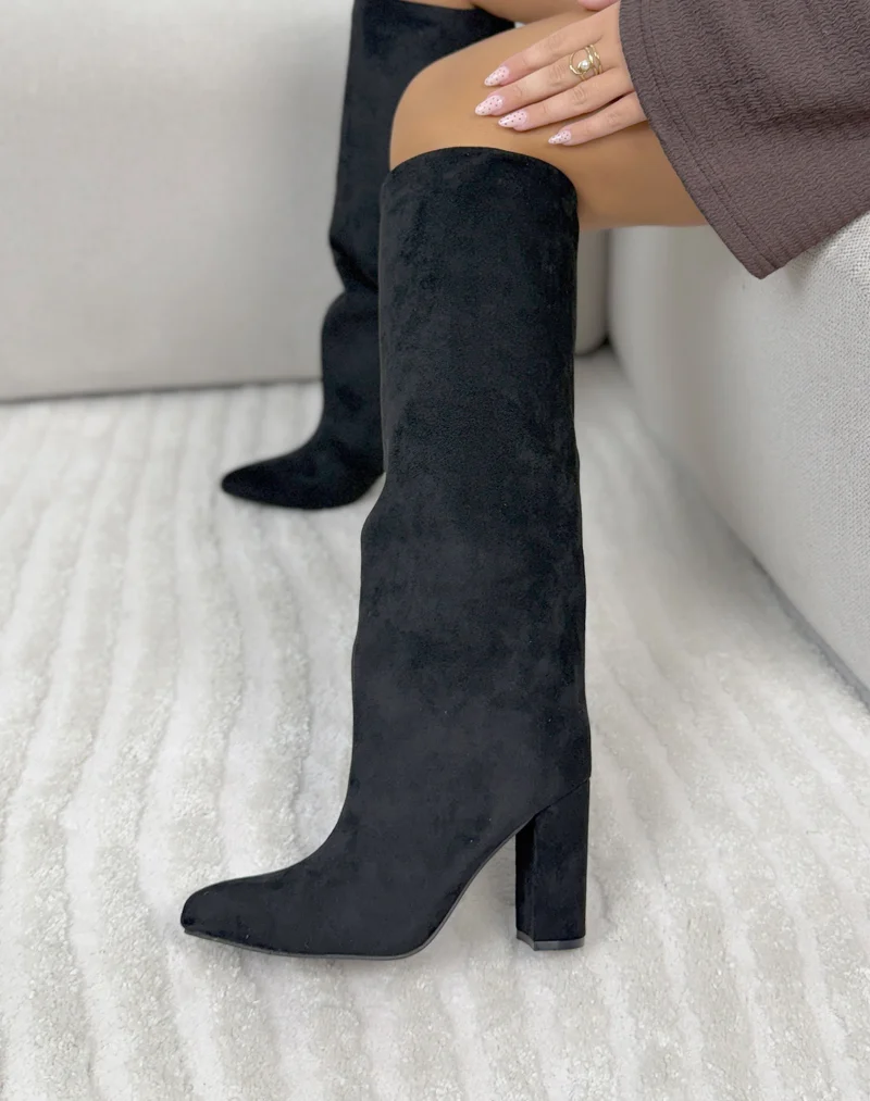 Bottes femme noires élégantes en suédine à bout pointu et talon haut épais