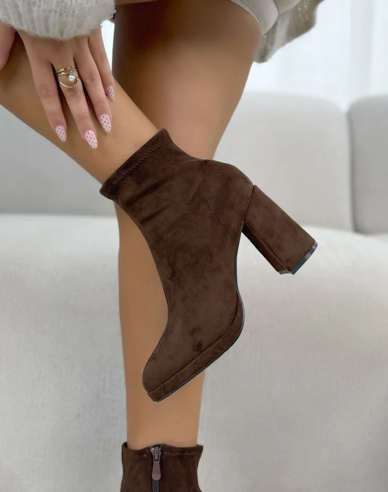 Bottines femme marron élégantes en suédine effet chaussette à talon haut épais