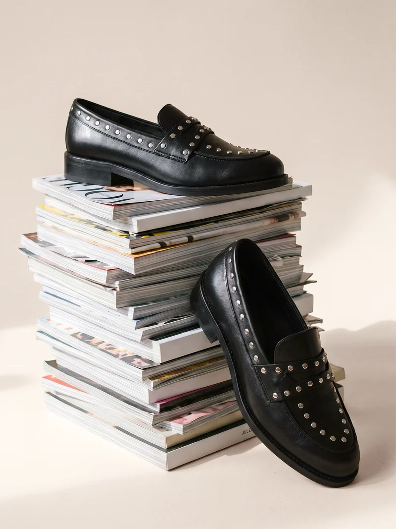 Mocassins cuir noir clouté