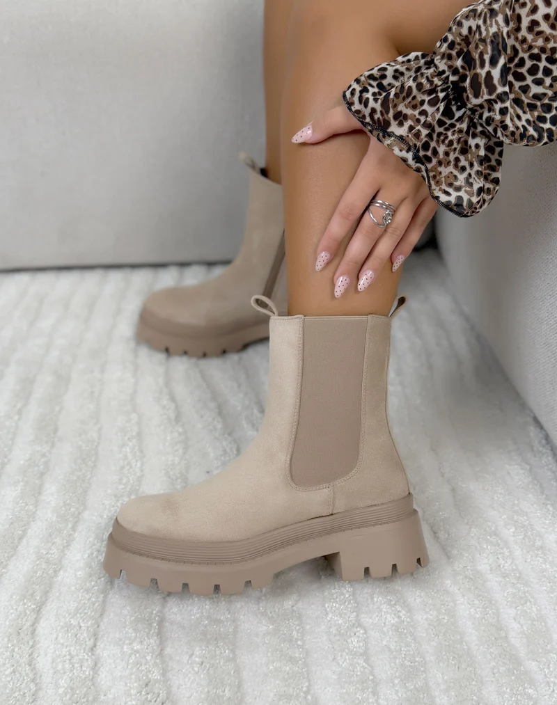 Bottines femme beiges tendance en suédine style Chelsea à plateforme et semelle crantée