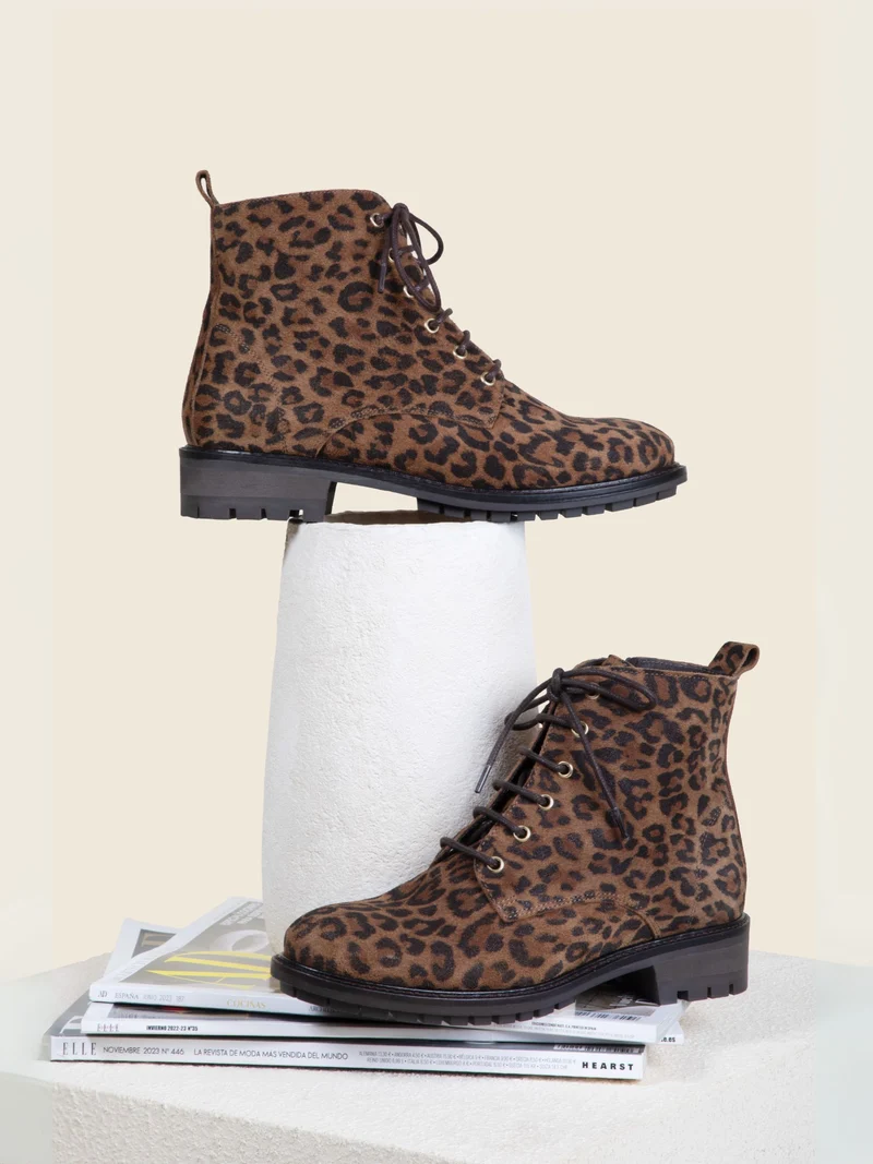 Bottines plates à lacet cuir léopard