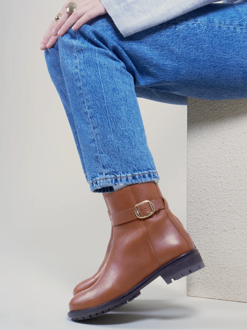Bottines boucle cuir camel