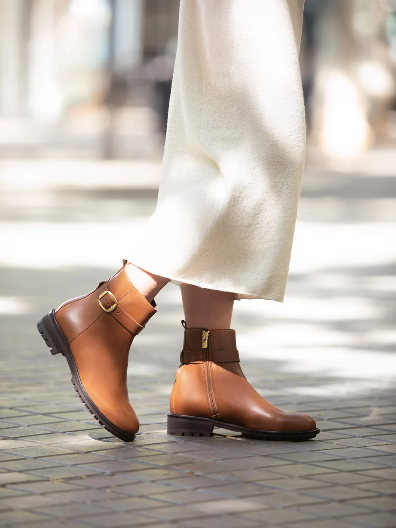 Bottines boucle cuir camel