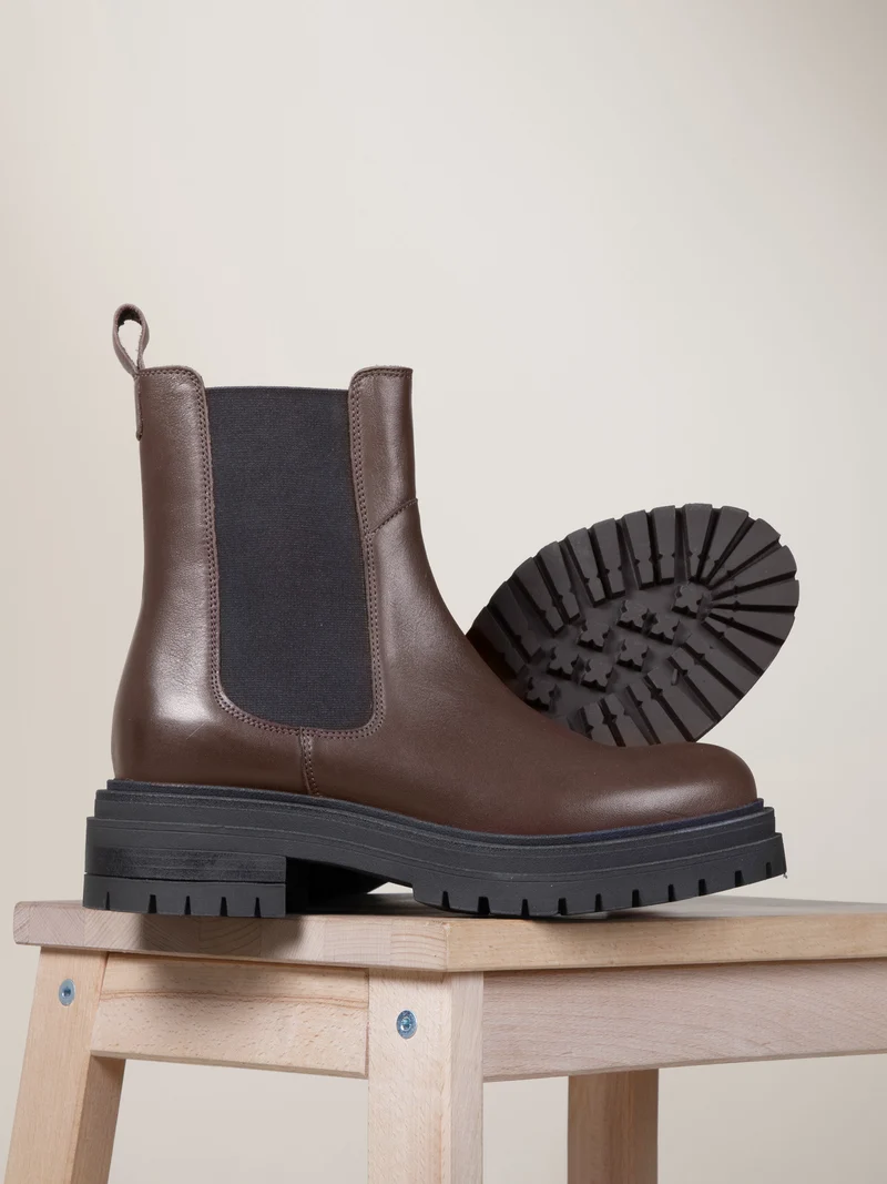 Bottines Chelsea crantées cuir marron