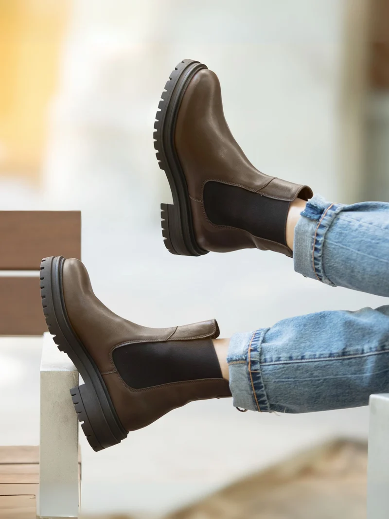 Bottines Chelsea crantées cuir marron