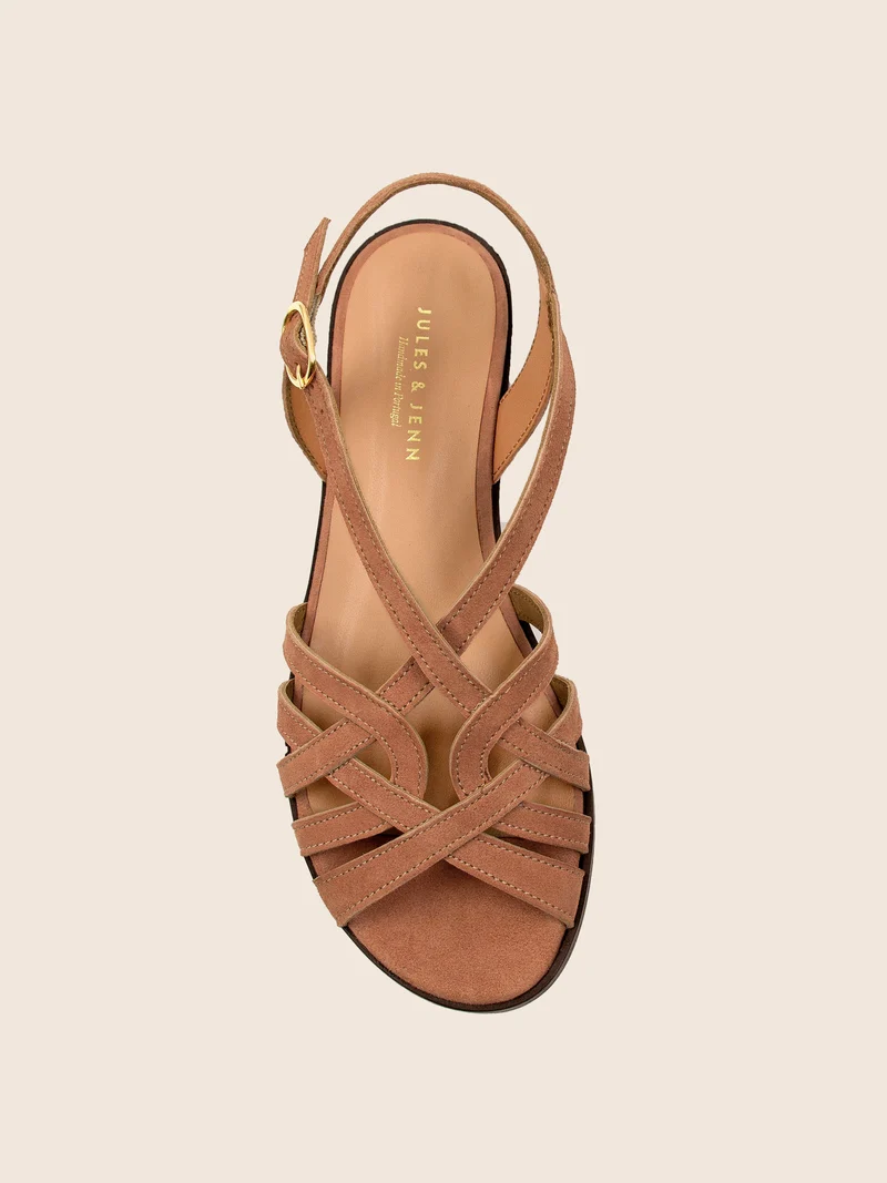 Sandales plates brides cuir daim camel