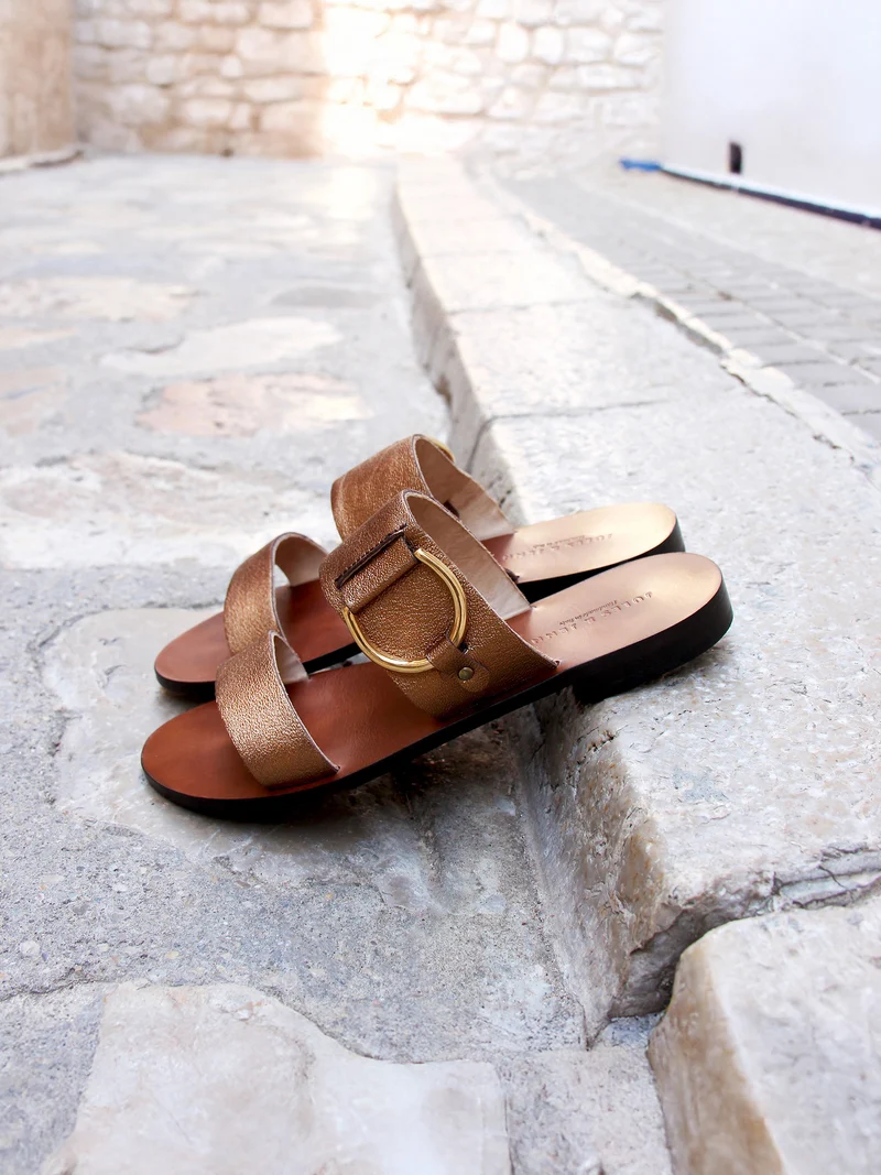 Sandales boucle cuir métallisé bronze