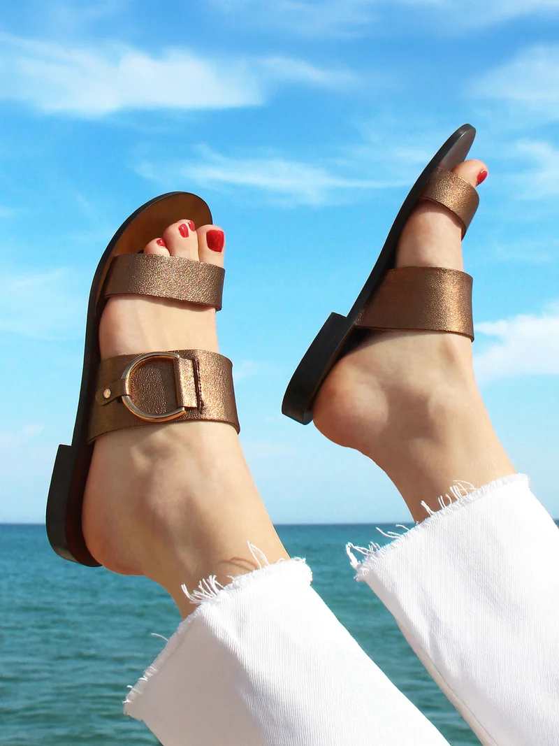 Sandales boucle cuir métallisé bronze