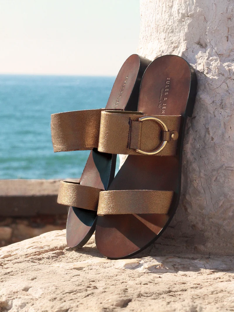 Sandales boucle cuir métallisé bronze