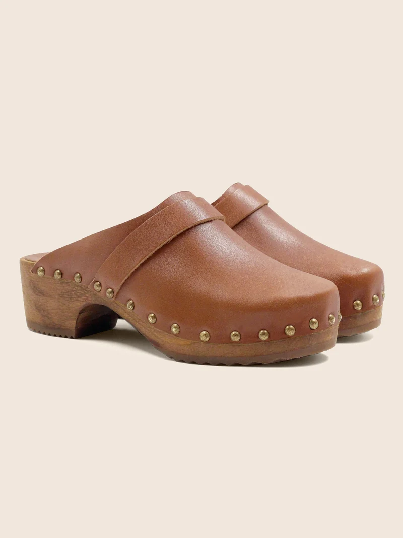 Sabots bois cuir cognac