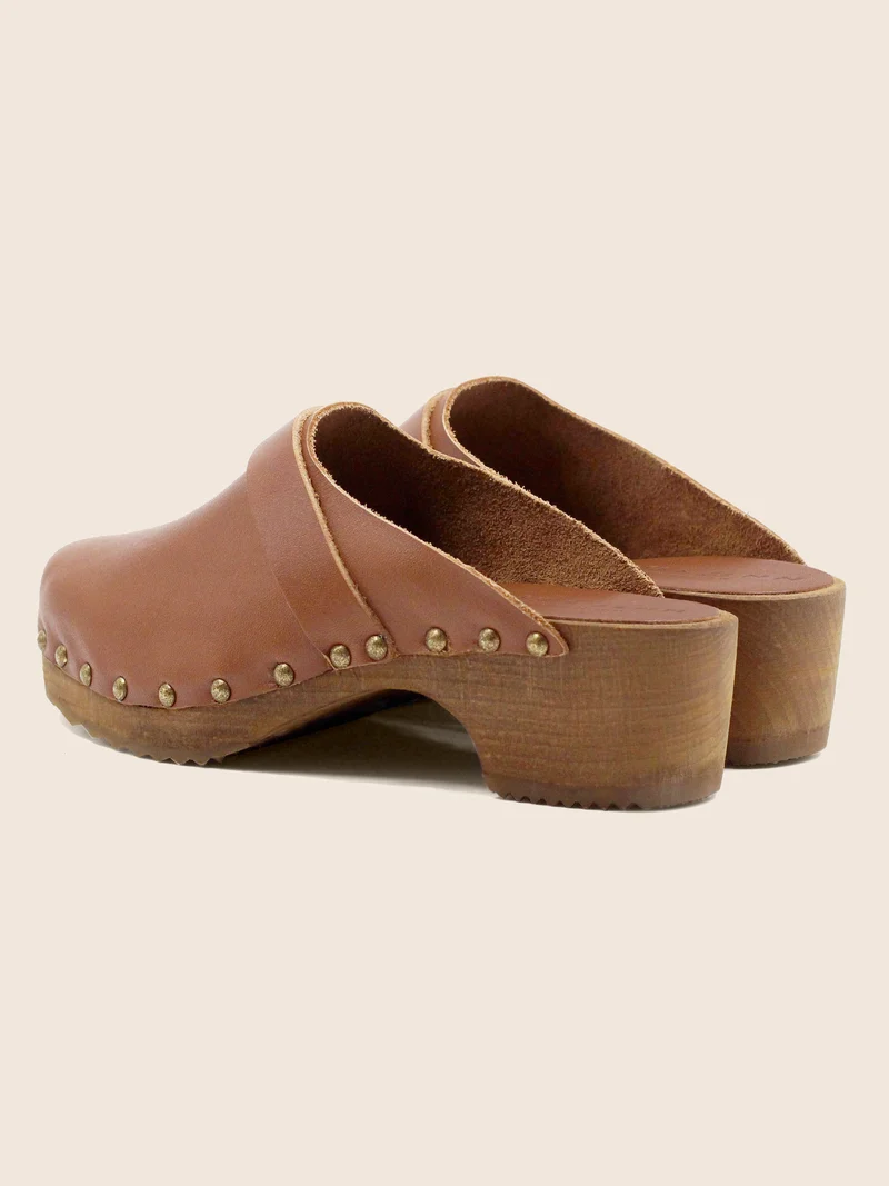 Sabots bois cuir cognac