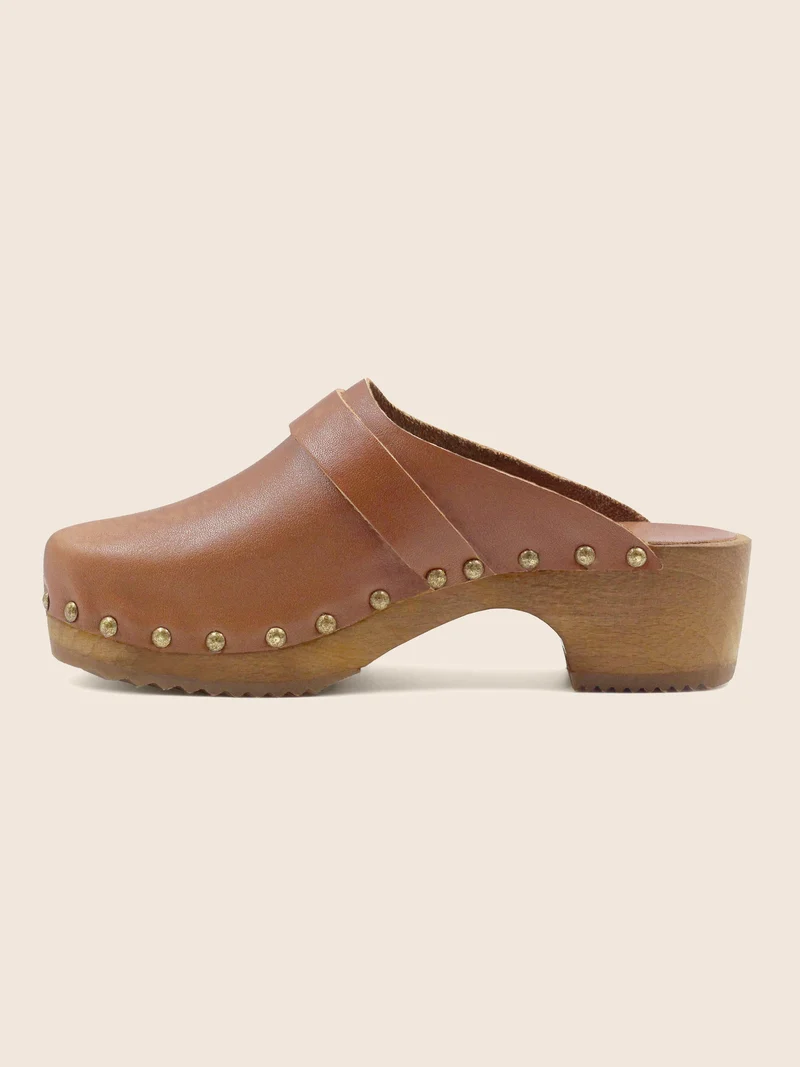 Sabots bois cuir cognac