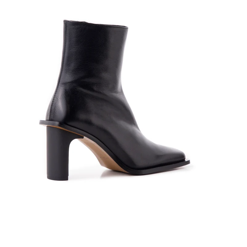 Uzwil Black Leather