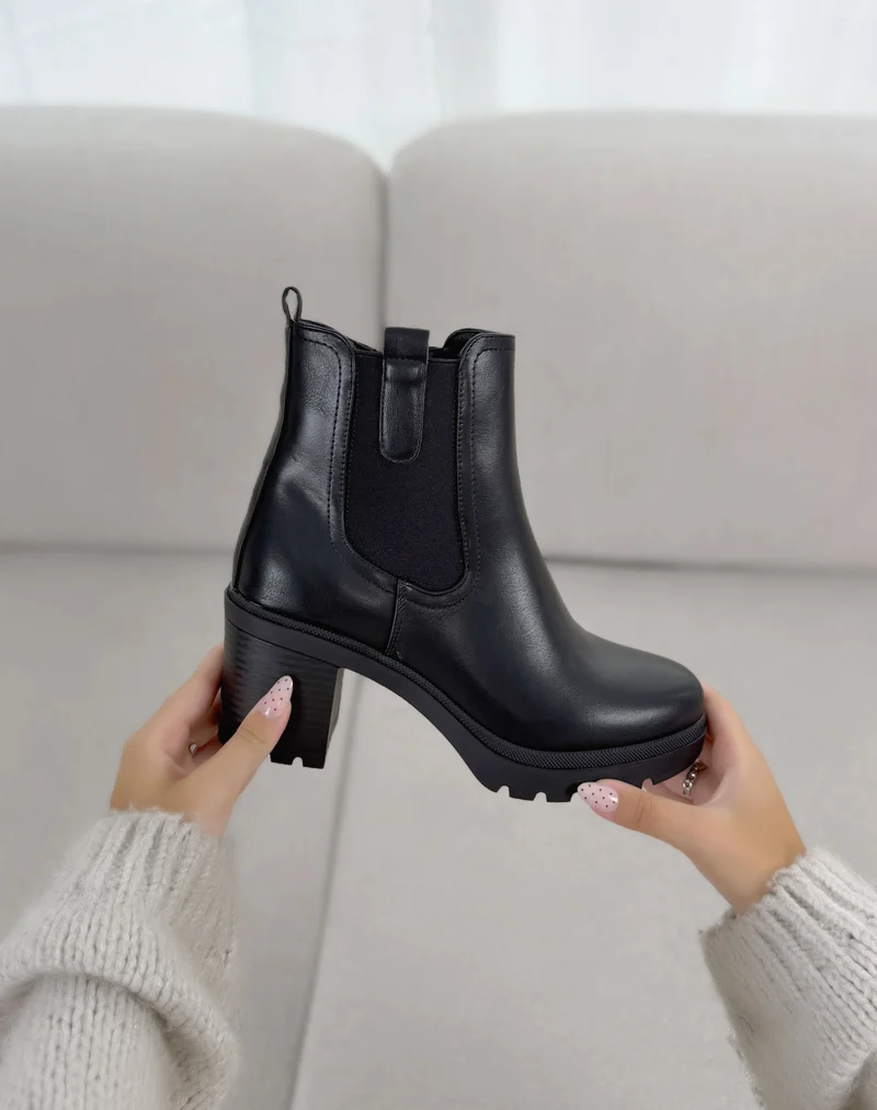 Bottines femme noires tendance style Chelsea à talon épais cranté
