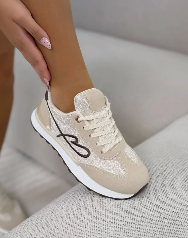 Baskets femme beige tendance en dentelle pailletée avec cœur marron brodé