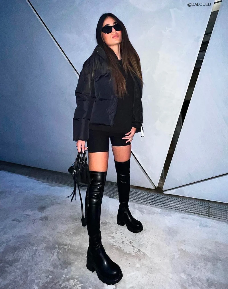 Cuissardes noires style chelsea à talon imposant