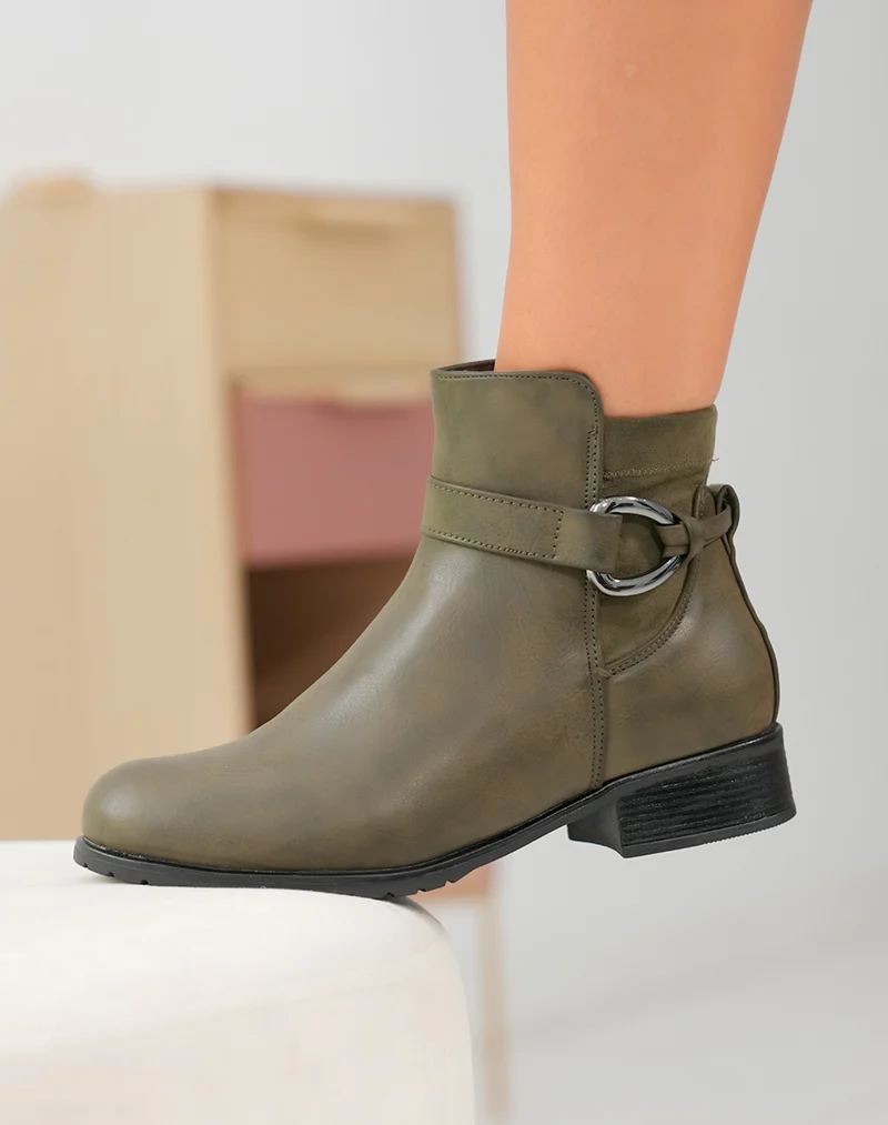 Bottines kaki bi-matières avec sangle argentée