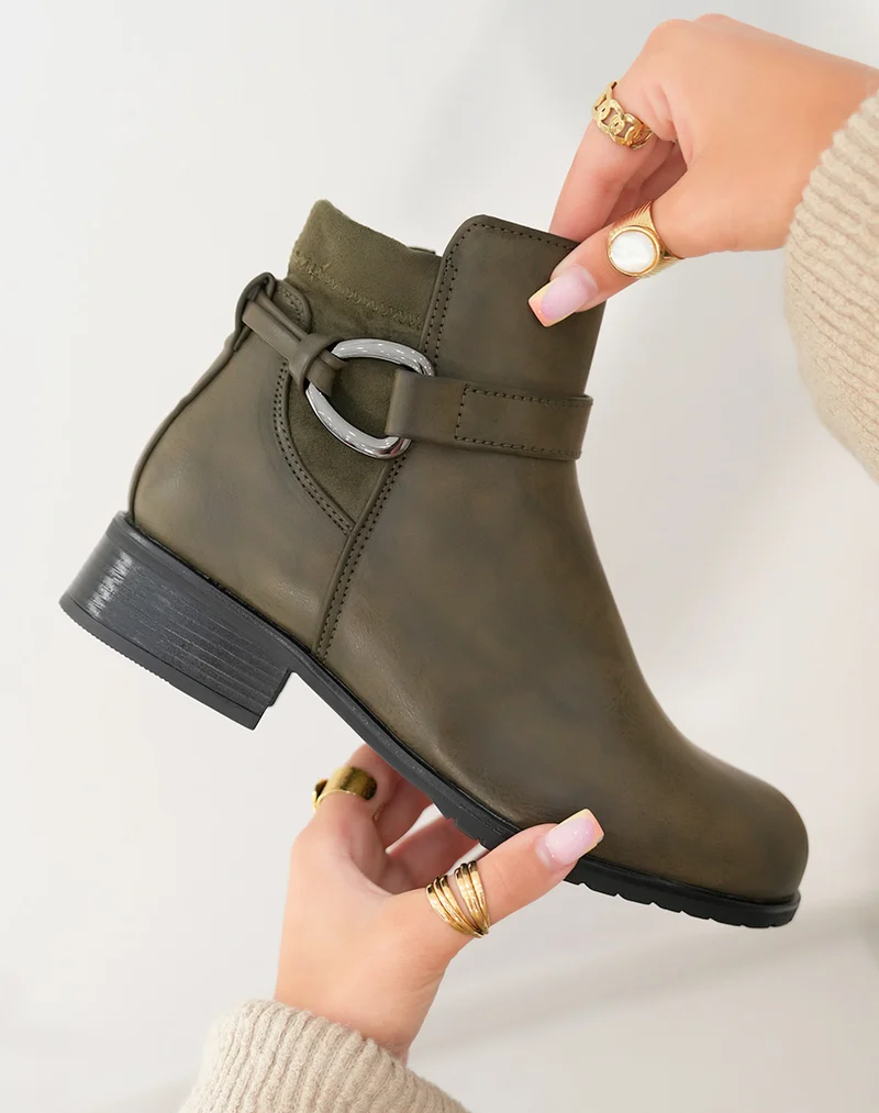 Bottines kaki bi-matières avec sangle argentée