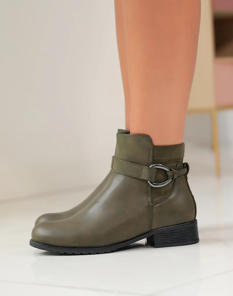 Bottines kaki bi-matières avec sangle argentée