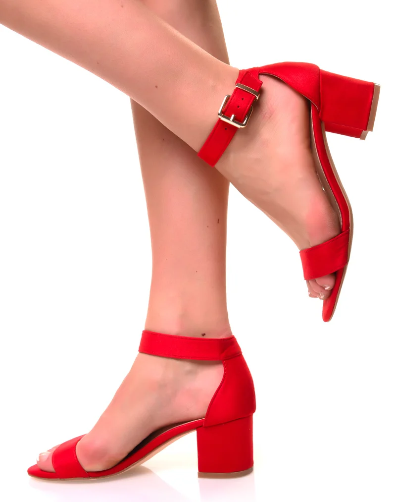 Sandales à petits talons en suédine rouges