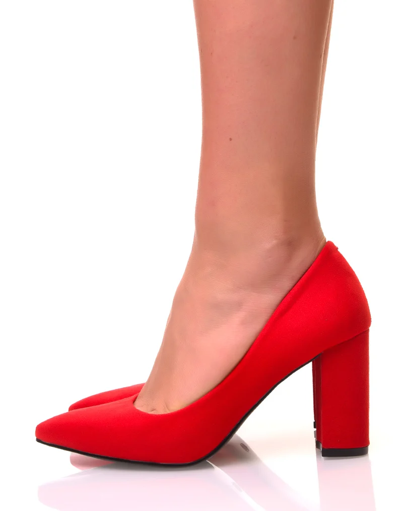 Escarpins en suédine rouges à bouts pointus et talons larges
