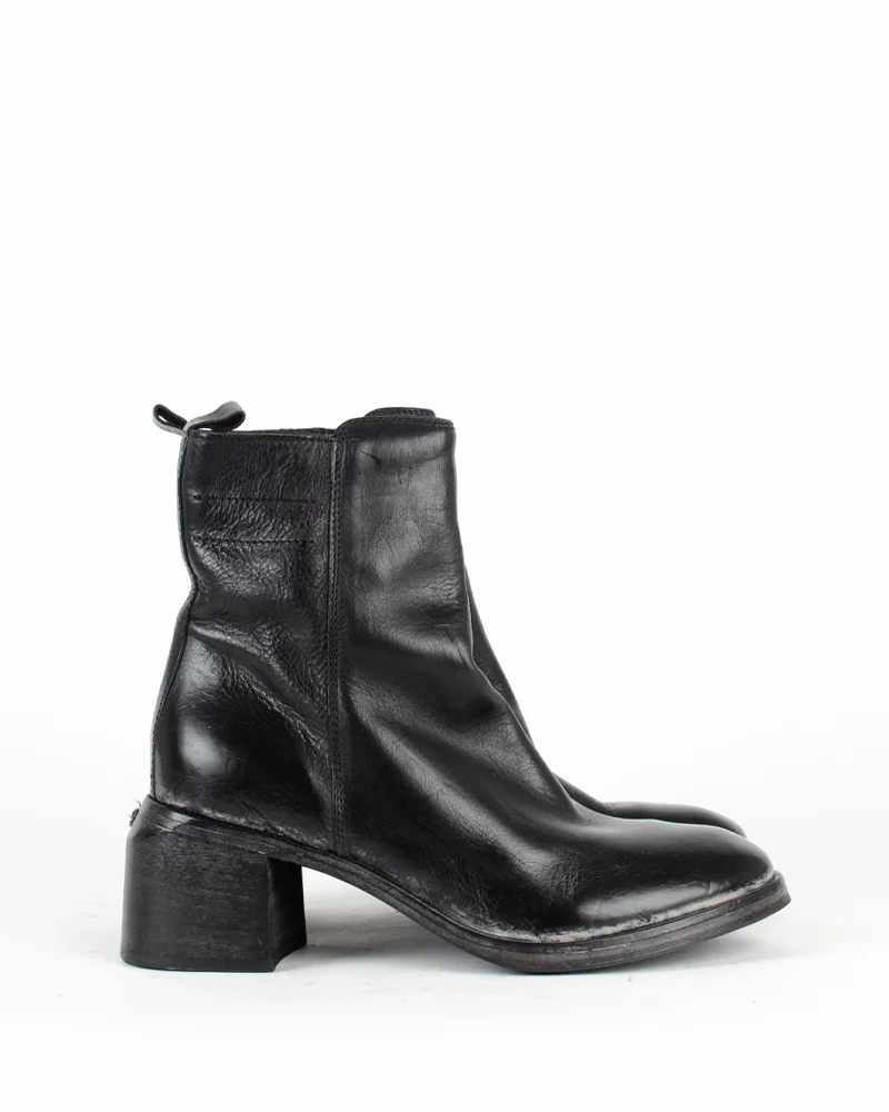 Boots moma