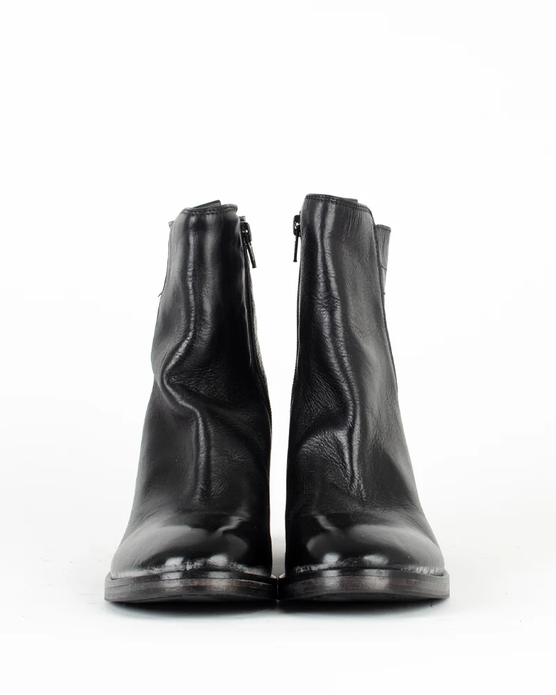 Boots moma
