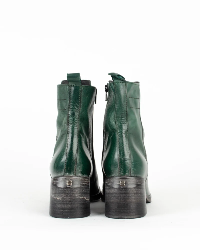 Boots moma