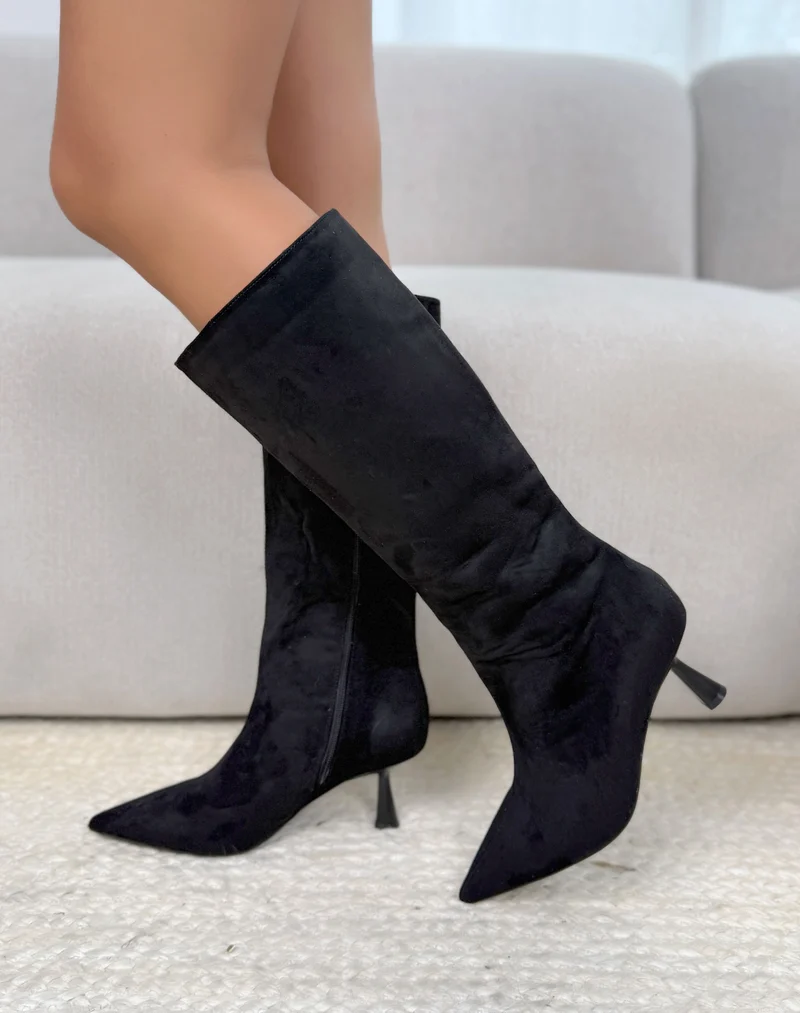 Botte femme noire élégante en suédine fourrée à bout pointu et petit talon